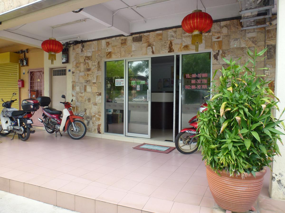 Kampong Sungai Putat Batu Berendam Inn מראה חיצוני תמונה