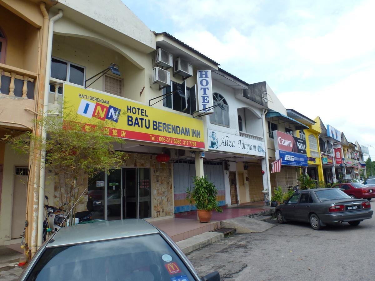 Kampong Sungai Putat Batu Berendam Inn מראה חיצוני תמונה