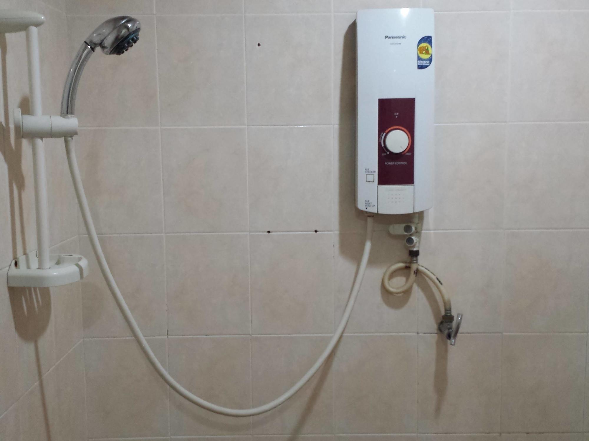 Kampong Sungai Putat Batu Berendam Inn מראה חיצוני תמונה