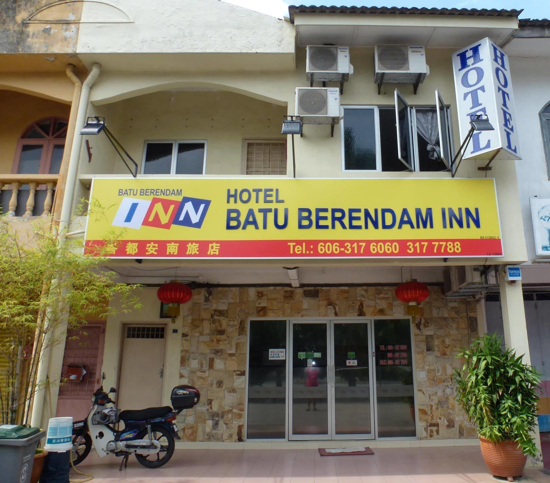 Kampong Sungai Putat Batu Berendam Inn מראה חיצוני תמונה