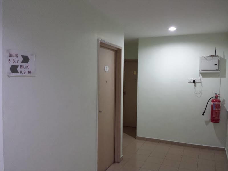 Kampong Sungai Putat Batu Berendam Inn מראה חיצוני תמונה