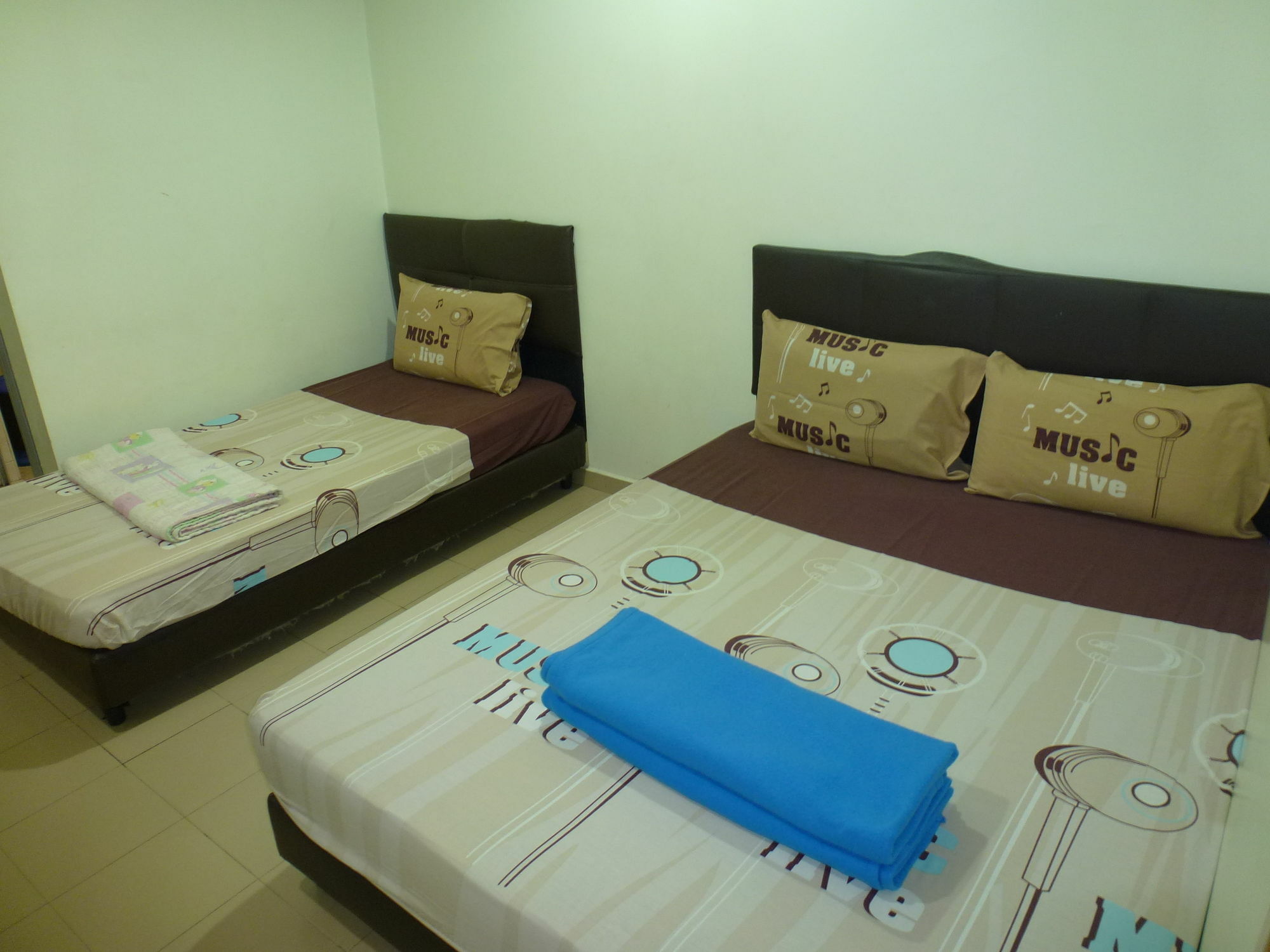 Kampong Sungai Putat Batu Berendam Inn מראה חיצוני תמונה