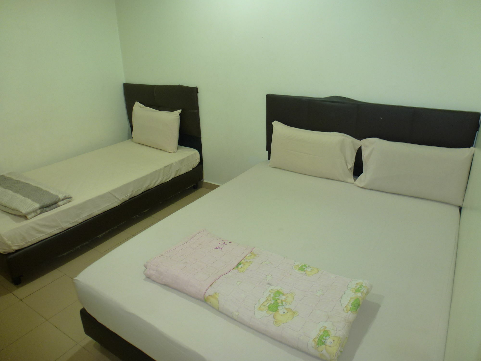 Kampong Sungai Putat Batu Berendam Inn מראה חיצוני תמונה