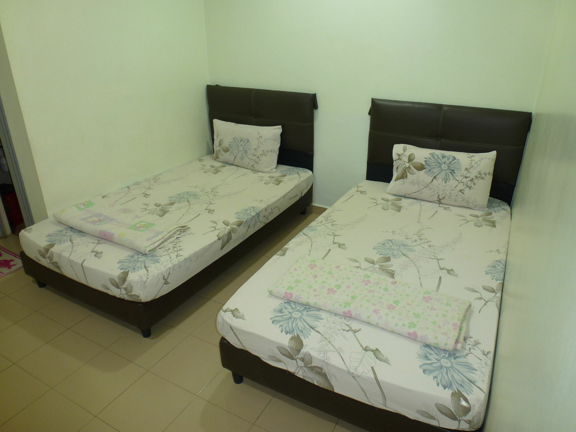 Kampong Sungai Putat Batu Berendam Inn מראה חיצוני תמונה