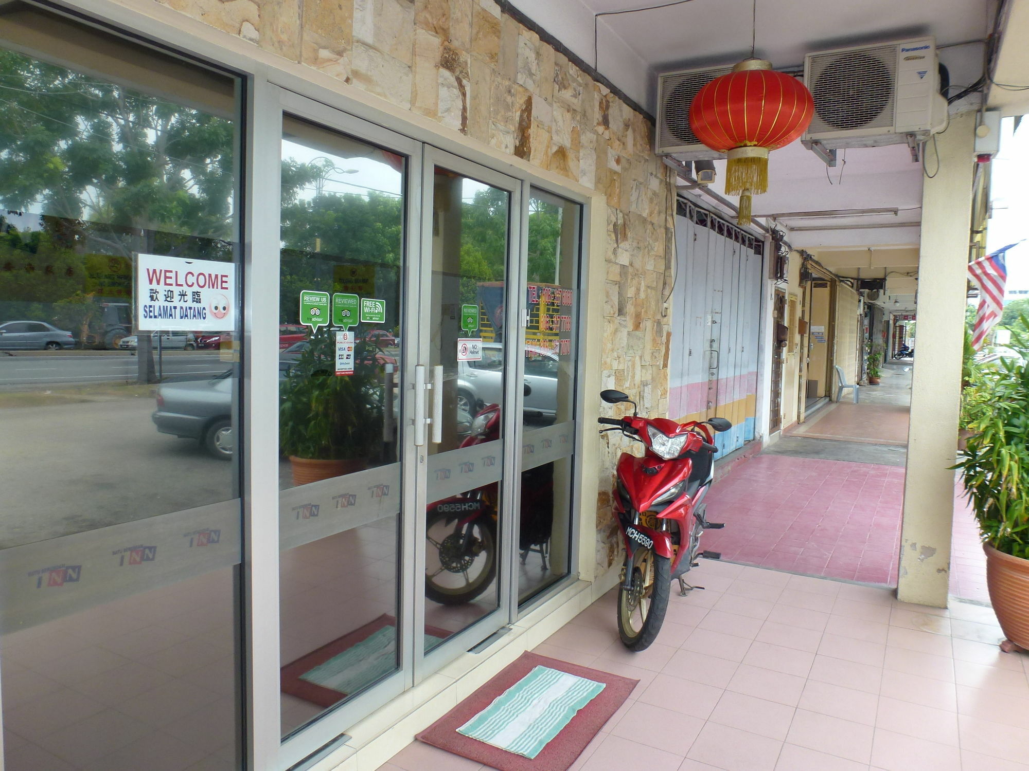 Kampong Sungai Putat Batu Berendam Inn מראה חיצוני תמונה